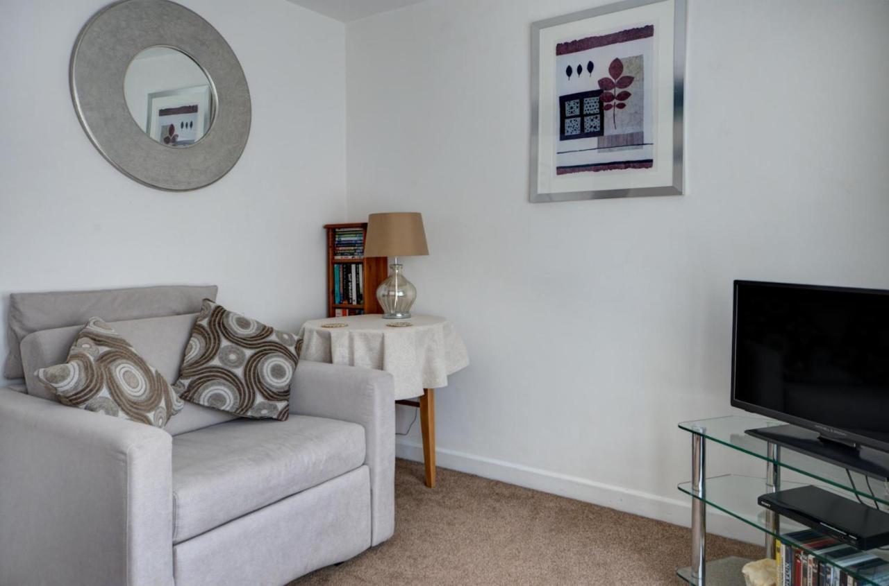Katrinas Apartment By Treetop Property Cirencester Kültér fotó